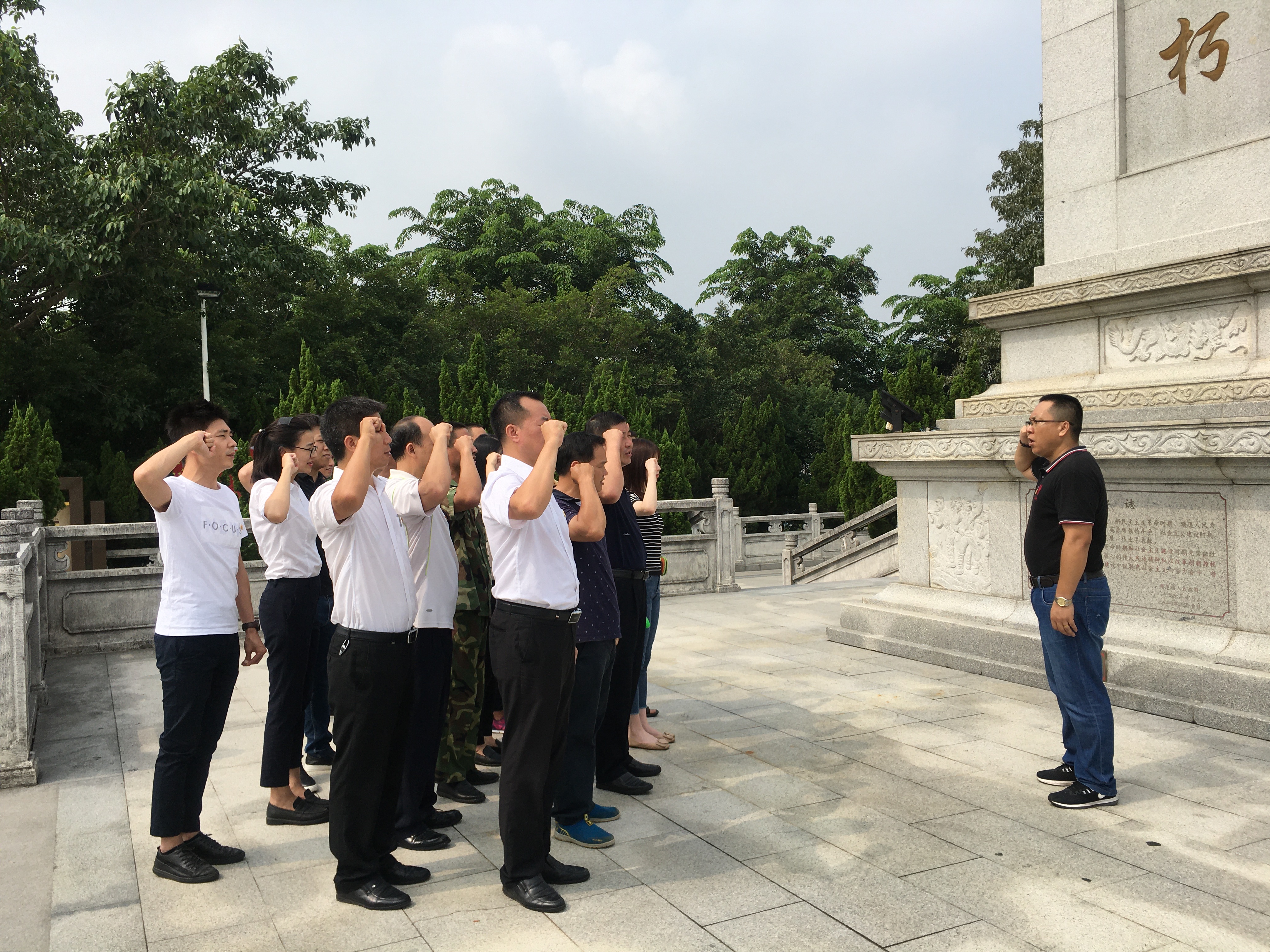 重溫了入黨誓詞，堅(jiān)定了入黨初心。.jpg